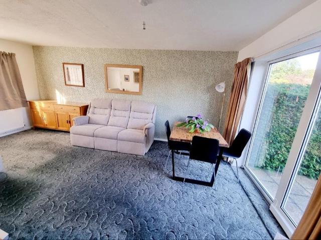 3 bedroom end of terrace house to rent