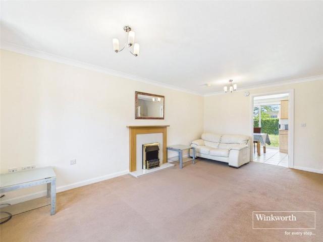 3 bedroom end of terrace house to rent
