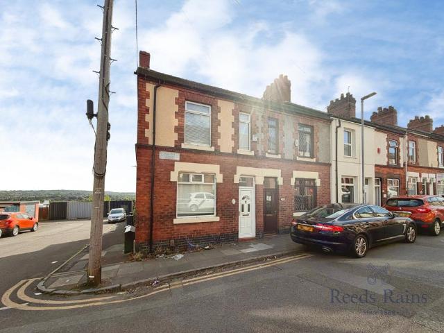 3 bedroom end of terrace house to rent