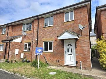 3 bedroom end of terrace house to rent