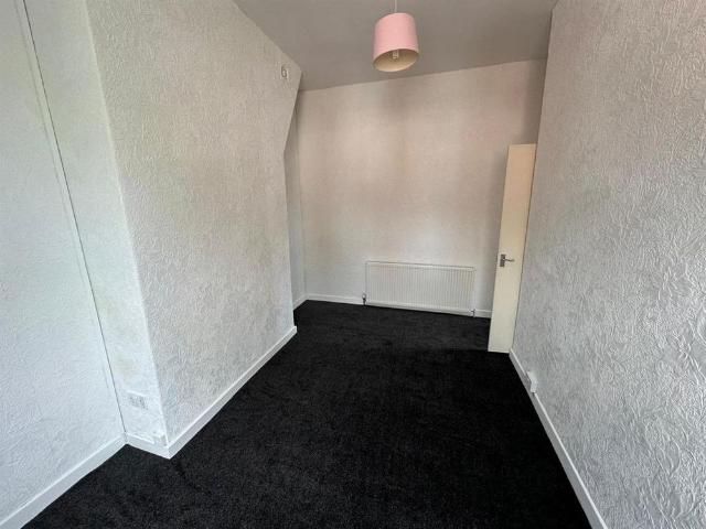3 bedroom end of terrace house to rent