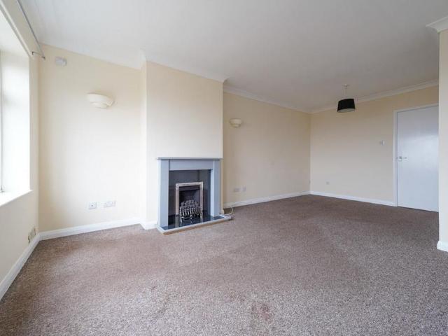 3 bedroom end of terrace house to rent