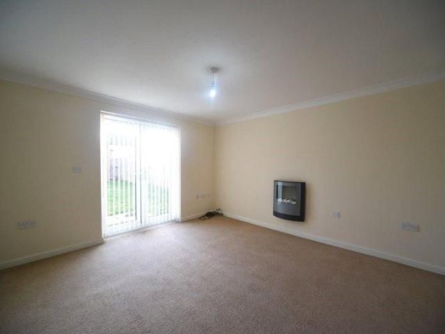 3 bedroom end of terrace house to rent