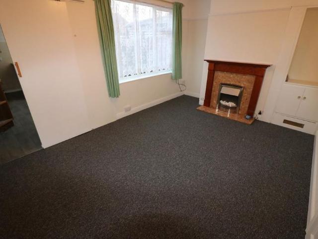 3 bedroom end of terrace house to rent