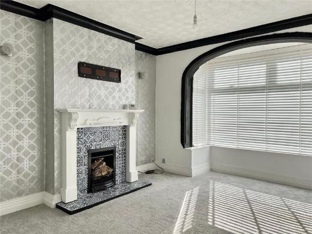 3 bedroom end of terrace house to rent