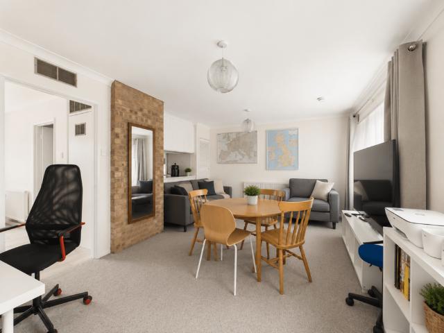 3 bedroom end of terrace house to rent