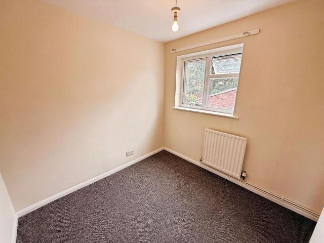 3 bedroom end of terrace house to rent