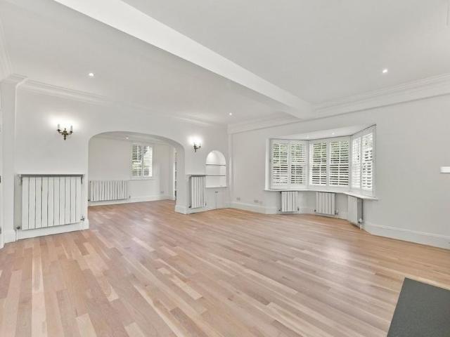 3 bedroom end of terrace house to rent