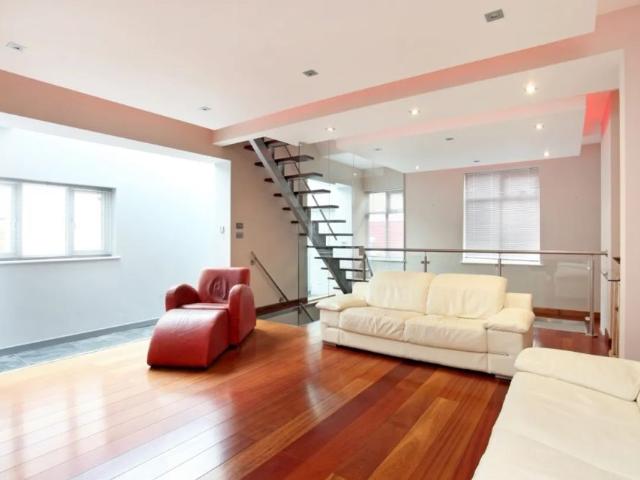 3 bedroom end of terrace house to rent