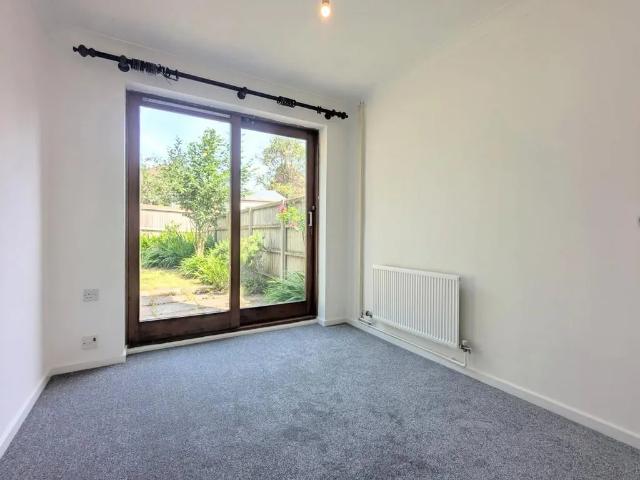 3 bedroom end of terrace house to rent