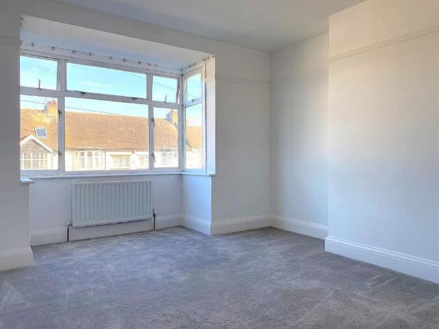 3 bedroom end of terrace house to rent