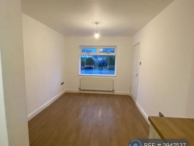3 bedroom end of terrace house to rent