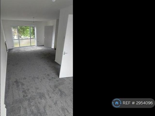 3 bedroom end of terrace house to rent