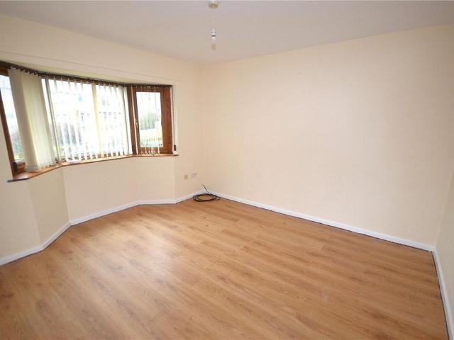 3 bedroom end of terrace house to rent