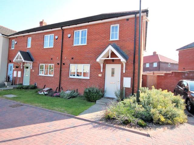 3 bedroom end of terrace house to rent