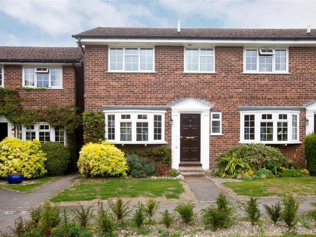 3 bedroom end of terrace house to rent
