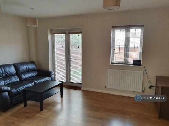 3 bedroom end of terrace house to rent