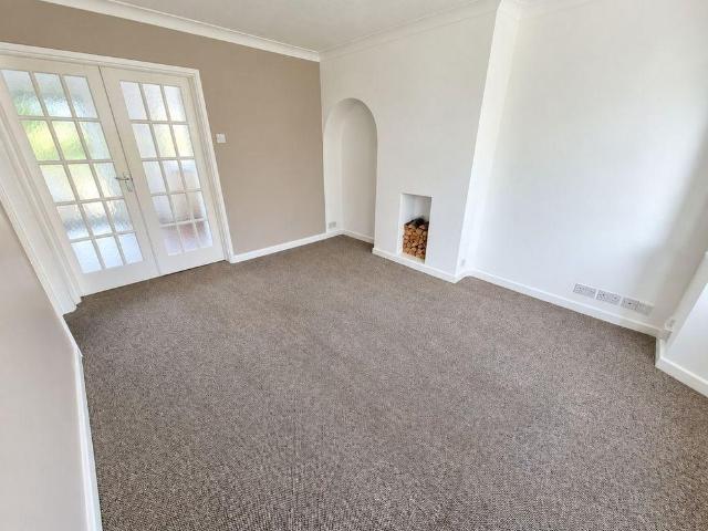 3 bedroom end of terrace house to rent