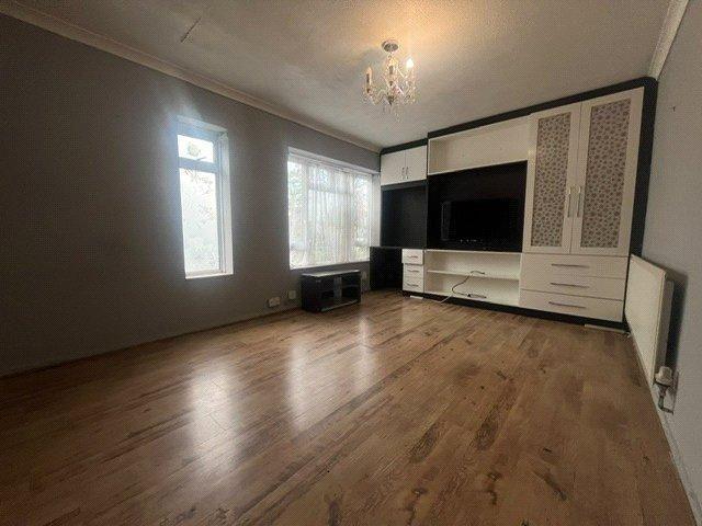 3 bedroom end of terrace house to rent