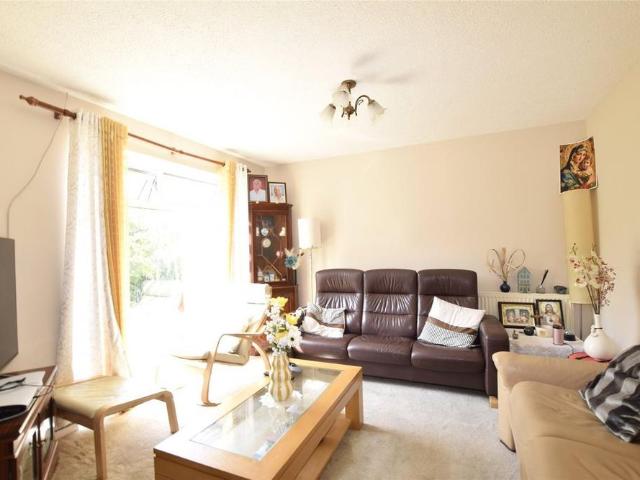 3 bedroom end of terrace house to rent