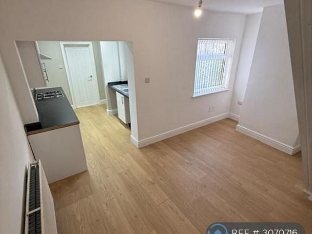 3 bedroom end of terrace house to rent