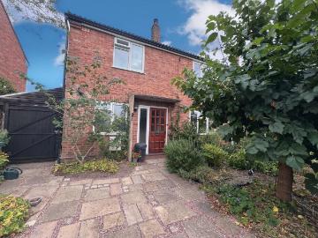 3 bedroom end of terrace house to rent