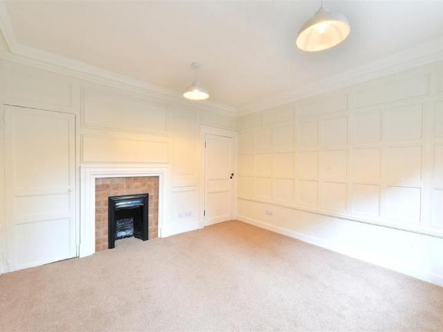 3 bedroom end of terrace house to rent