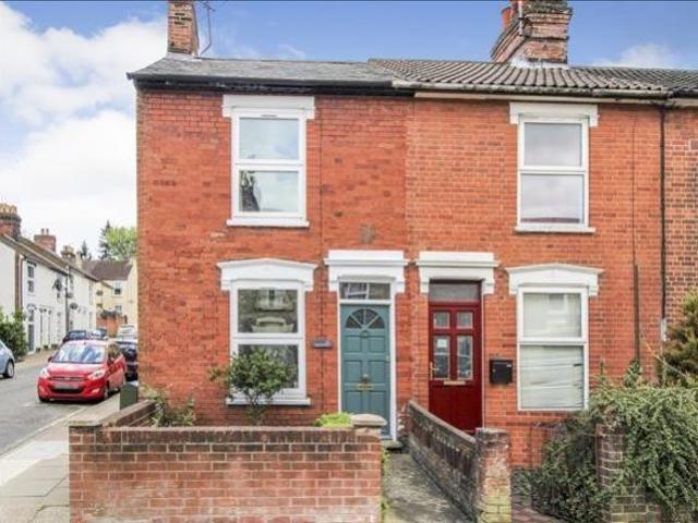 3 bedroom end of terrace house to rent