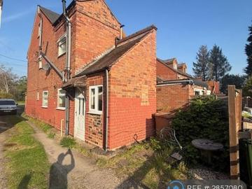 3 bedroom end of terrace house to rent