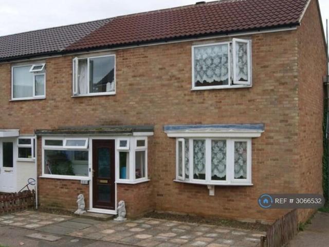 3 bedroom end of terrace house to rent