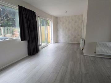 3 bedroom end of terrace house to rent