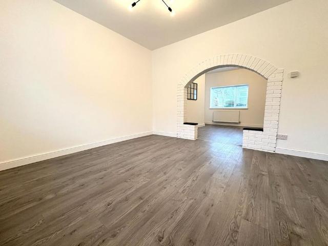 3 bedroom end of terrace house to rent