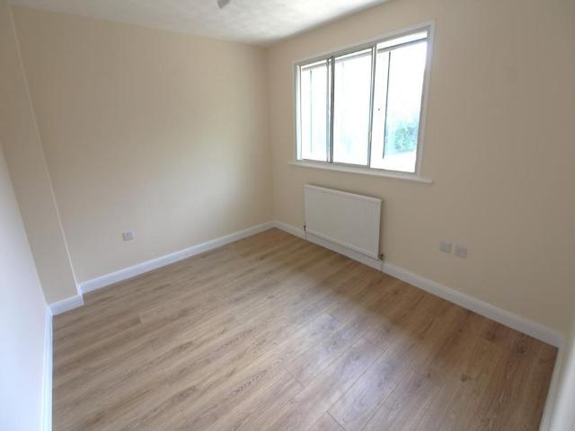 3 bedroom end of terrace house to rent
