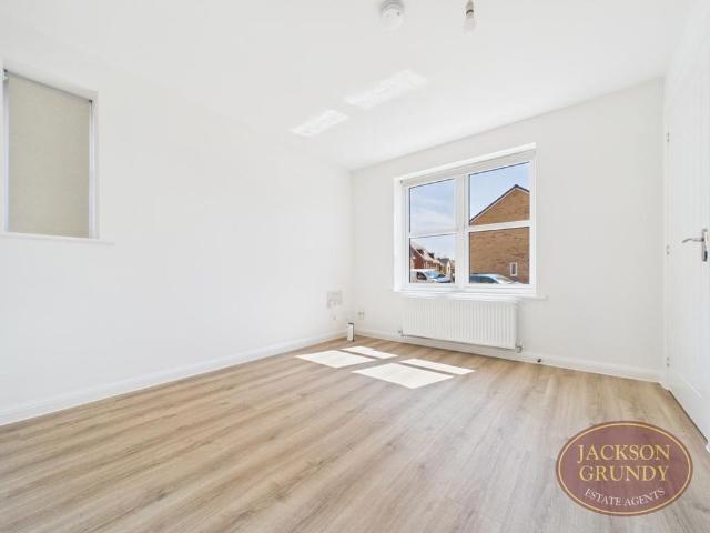 3 bedroom end of terrace house to rent
