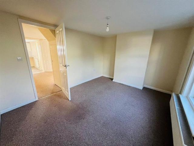 3 bedroom end of terrace house to rent