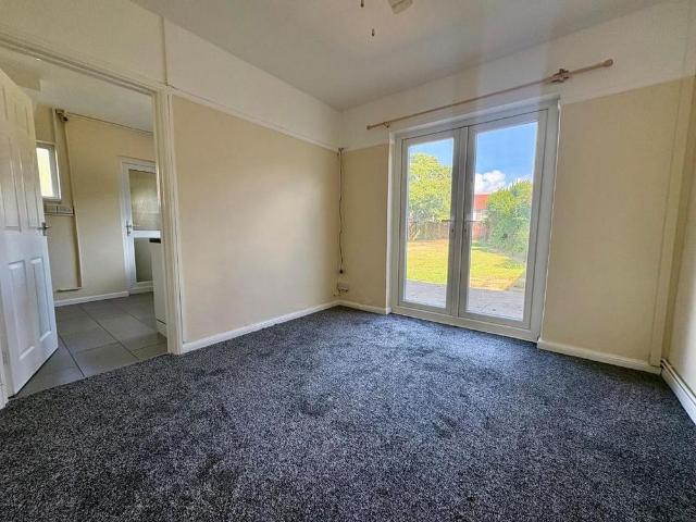 3 bedroom end of terrace house to rent