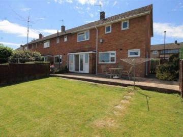 3 bedroom end of terrace house to rent
