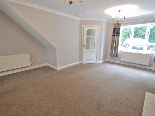 3 bedroom end of terrace house to rent