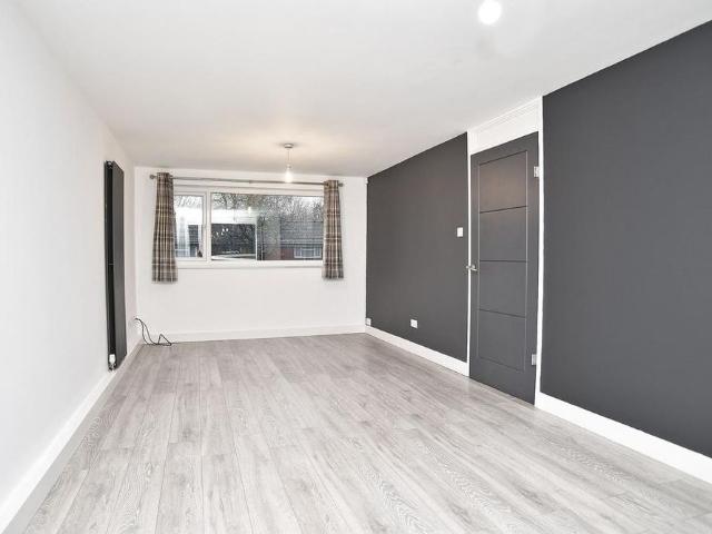 3 bedroom end of terrace house to rent