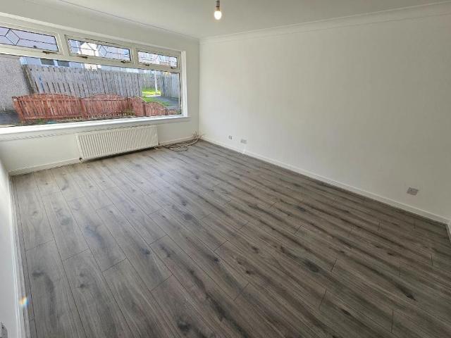 3 bedroom end of terrace house to rent