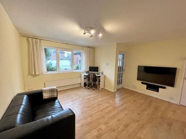 3 bedroom end of terrace house to rent