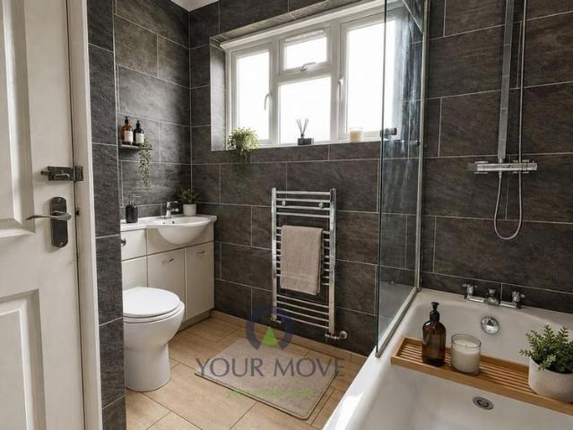 3 bedroom end of terrace house to rent