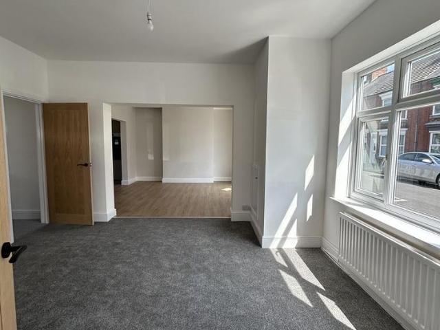 3 bedroom end of terrace house to rent