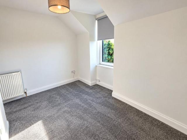 3 bedroom end of terrace house to rent