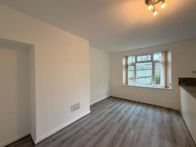 3 bedroom end of terrace house to rent