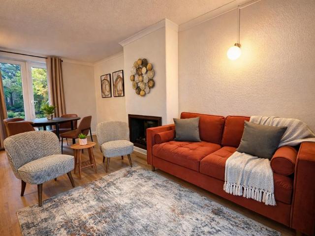 3 bedroom end of terrace house to rent