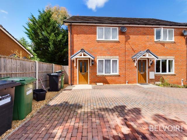 3 bedroom end of terrace house to rent