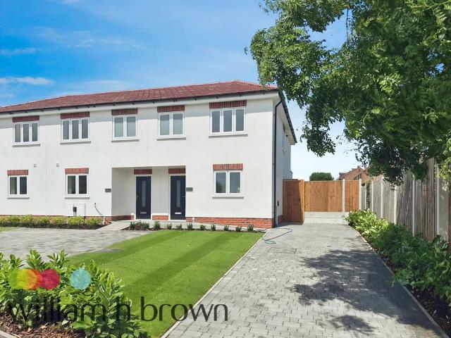 3 bedroom end of terrace house to rent