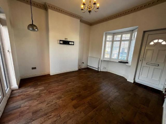 3 bedroom end of terrace house to rent