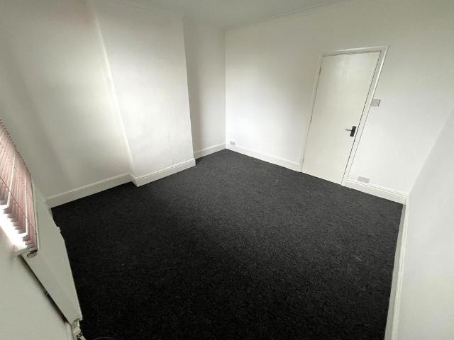3 bedroom end of terrace house to rent